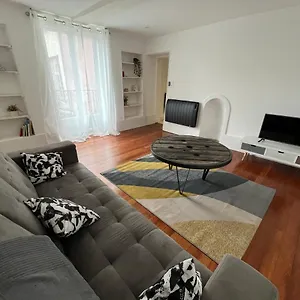 https://bel-appartement-voiron-centre.hotels-rhonealpes.com
